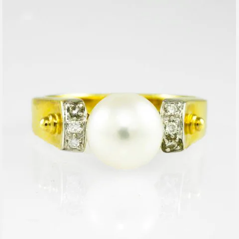 18 Kt Yellow Gold Pearl & Diamond Ladies' Ring